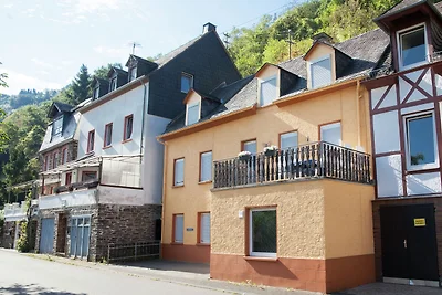 Spaziosa casa vacanze a Briedel vicino al fiu...