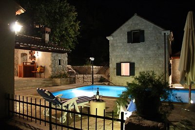 Authentische Villa mit Swimmingpool in Gruda