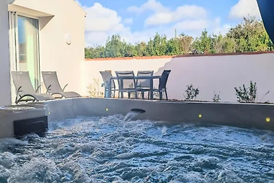 Haus in Les Sables mit Whirlpool-Option