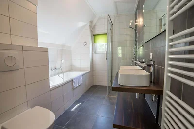 Bella villa con veranda a 4 km da Maastricht