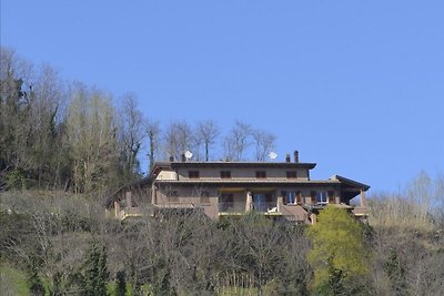 Moderne Villa mit Whirlpool bei Montescudo