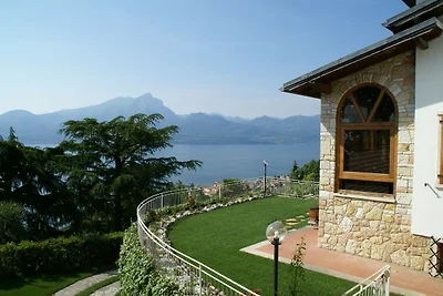 Geräumige Villa in Torri del Benaco mit eigen...