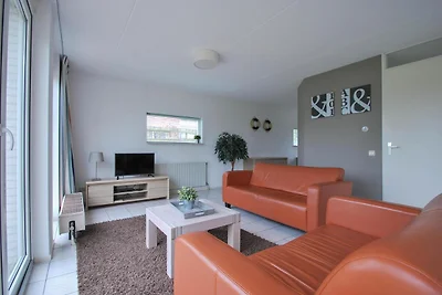 Bungalow am Wasser in Makkum mit Anlegestelle