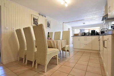 Geräumiges Ferienhaus mit Pool