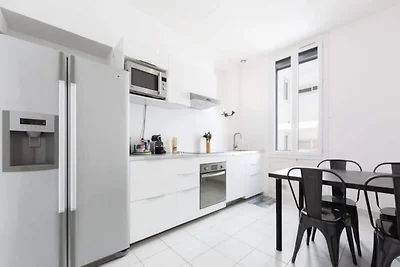 Modernes Apartment in der Rue Antibes...