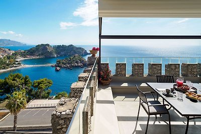 Sea-view apartment in Taormina with bubble...