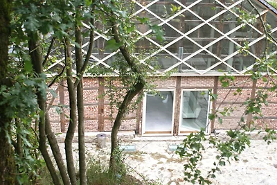 Gerהumiges Ferienhaus in Redu mit Garten