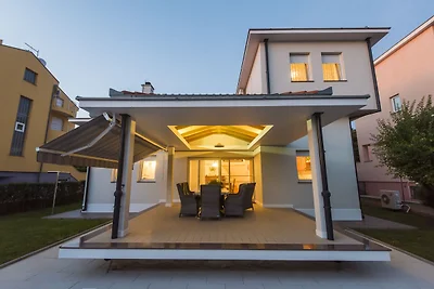 Villa al mare a Zara con piscina
