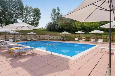 Appartamento di Charme a Montone con Giardino