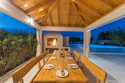 Modernes Ferienhaus in Pristeg mit Pool