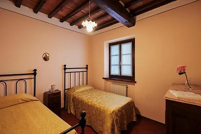 Casale d'epoca con piscina a Cortona