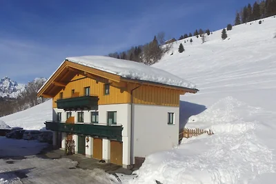 Moderna casa vacanze vicino alle piste a Mari...