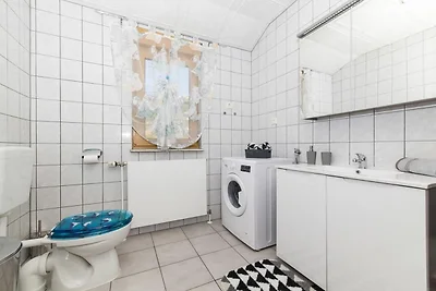 Four Bedroom Holiday Home with Pool