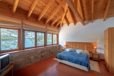 Villa nella Valle del Dão sul fiume