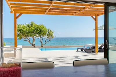Villa bij Laki Beach met Zwembad