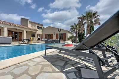 Villa moderna con piscina privata