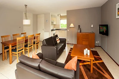 Charmantes Waldhaus, umgeben von einem Garten