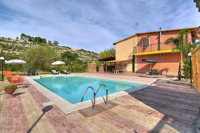 Casa vacanze con piscina privata, Floridia
