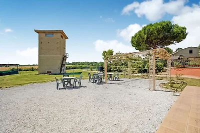 Allettante casa vacanze con piscina