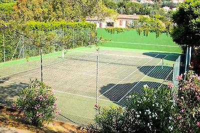 Wohnvilla mit Pool in Mandelieu