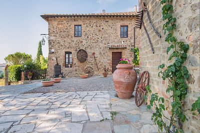 Lussuosa villa a Montalcino
con piscina priva...