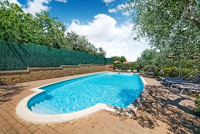 Agriturismo con piscina a Poggibonsi