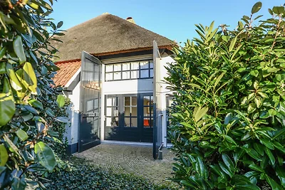 Ruhiges Ferienhaus in Texel mit Terrasse
