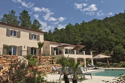 Villa a Le Plan-de-la-Tour con piscina