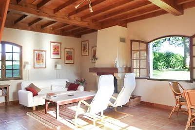 Schöne Villa in La Coquille mit Swimmingpool