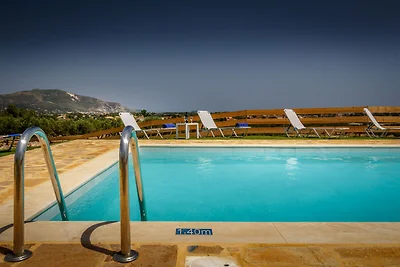 Villa di lusso con piscina a Kalpaki