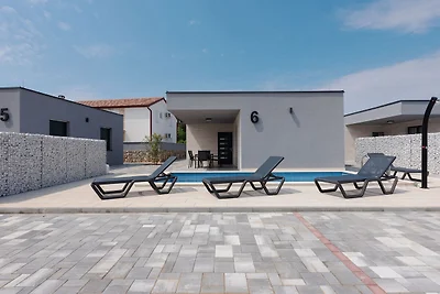 Exotisches Ferienhaus in Vir mit Sauna