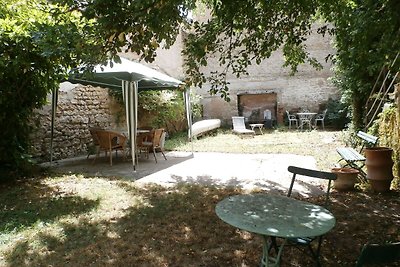 Casa vacanza rustica con giardino a Gray