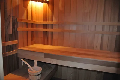 Ferienhaus in Somme-Leuze mit Sauna & Garten