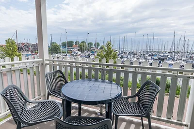 Haus in Volendam mit Hafenblick