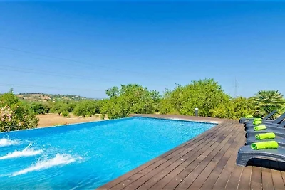 Ferienhaus mit Infinity-Garten und Pool