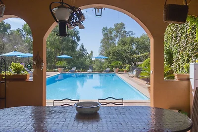 Caratteristica dimora a Fréjus con piscina