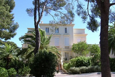 Appartement in villa en toegang tot het...