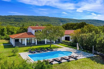 Ferienhaus in Raša mit Schwimmbecken