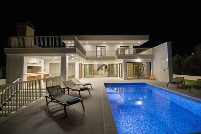 Strandvilla mit Pool in der Nähe von Split