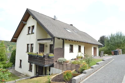 En zeer ruime benedenwoning in een prachtige