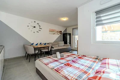 Apartments Robi & Kristina - Studio Apartment...