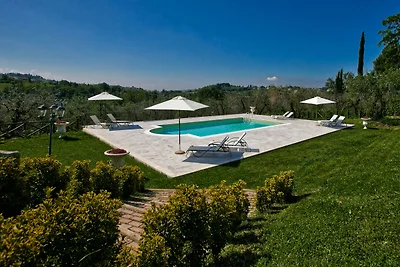 Tranquilla casa vacanze a Selci con piscina