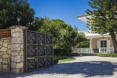 Villa tradizionale a Kypseli con piscina