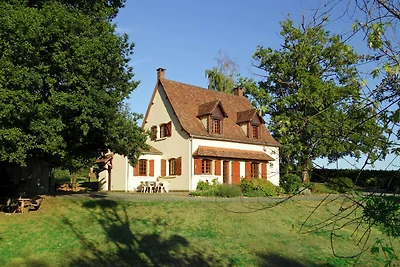 Schöne Villa in La Coquille mit Swimmingpool
