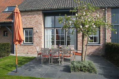 Ruime villa in Sluis met een sauna