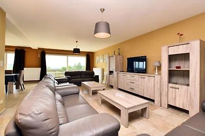 Ferienhaus in Hastiטre mit Terrasse