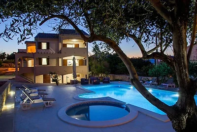 Spaziosa casa vacanze con piscina a Rasanze