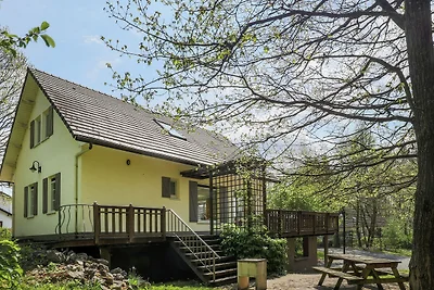 Schöne Villa mit Garten in Waldnähe