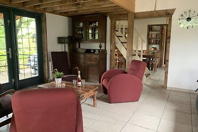 Modernes Ferienhaus am Waldrand in Burgund