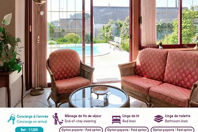 Haus in Plomeur mit Pool und Garten